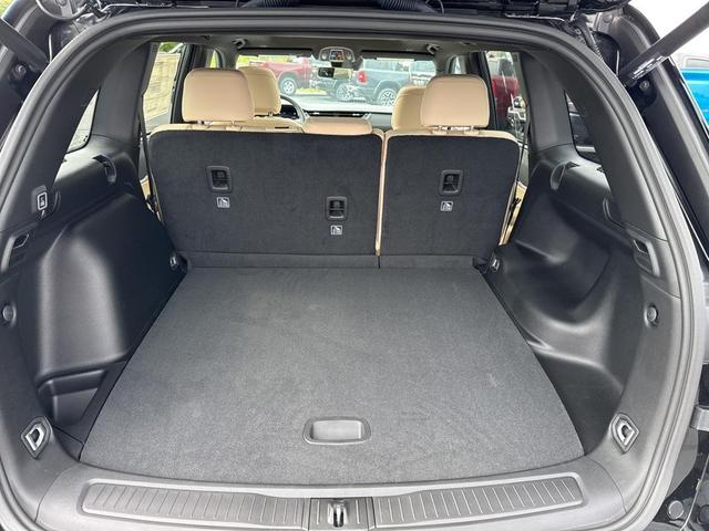 Photo of 2025 Diamond Black Crystal Pearlcoat Jeep Grand Cherokee