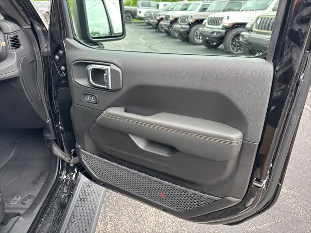 Photo of 2025 Black Clearcoat Jeep Wrangler