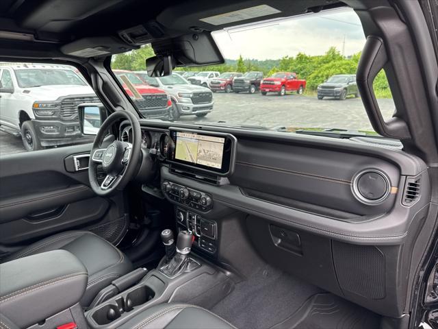 Photo of 2025 Black Clearcoat Jeep Wrangler