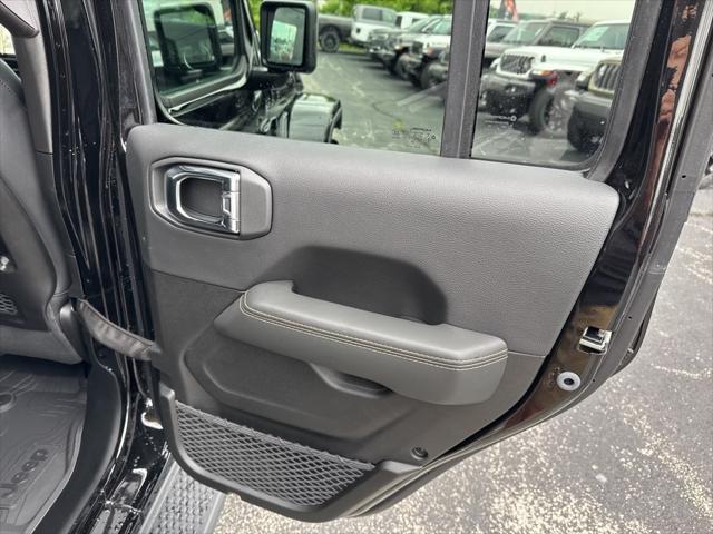 Photo of 2025 Black Clearcoat Jeep Wrangler