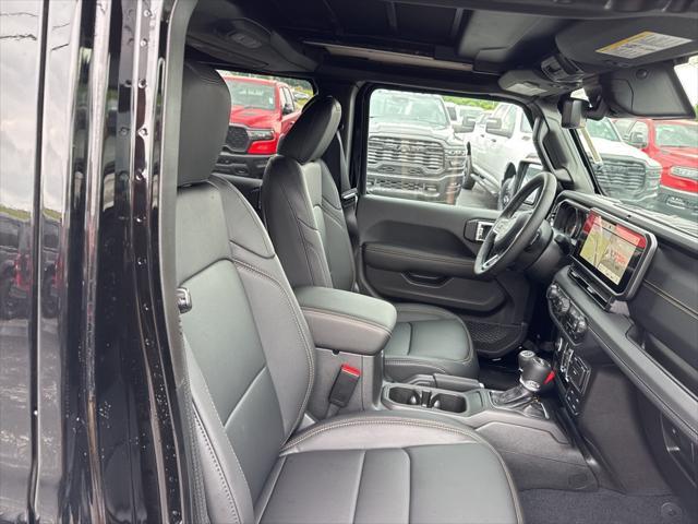Photo of 2025 Black Clearcoat Jeep Wrangler