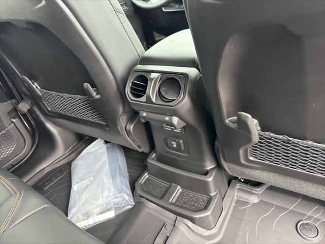 Photo of 2025 Black Clearcoat Jeep Wrangler