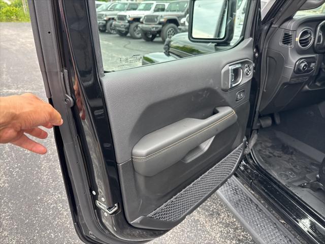 Photo of 2025 Black Clearcoat Jeep Wrangler