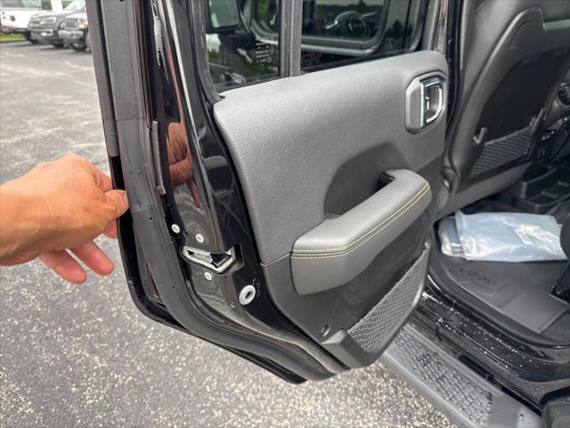 Photo of 2025 Black Clearcoat Jeep Wrangler