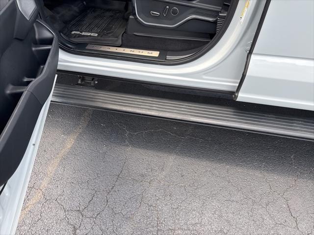 Photo of 2023 Avalanche Ford F-150 Lightning