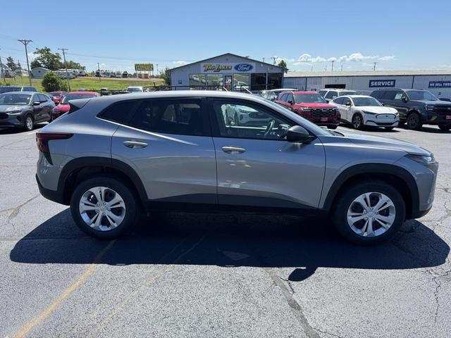Photo of 2025 Sterling Gray Metallic Chevrolet Trax
