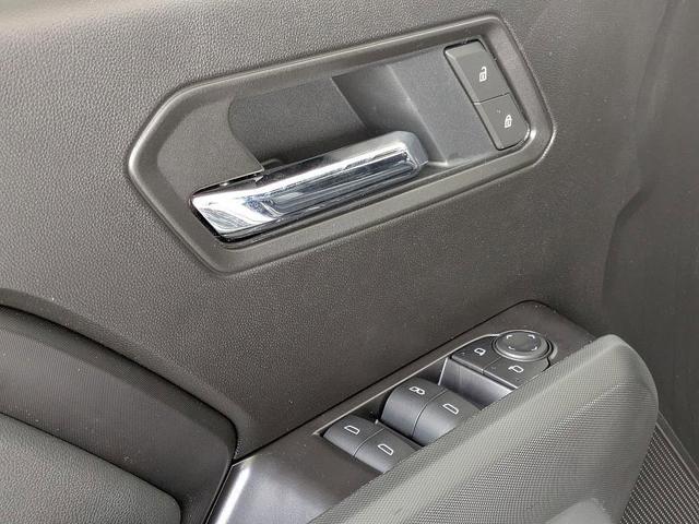 Photo of 2025 White Chevrolet Colorado