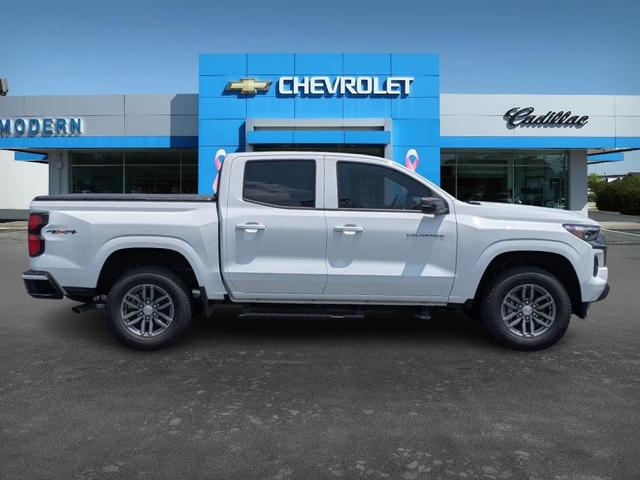 Photo of 2025 White Chevrolet Colorado