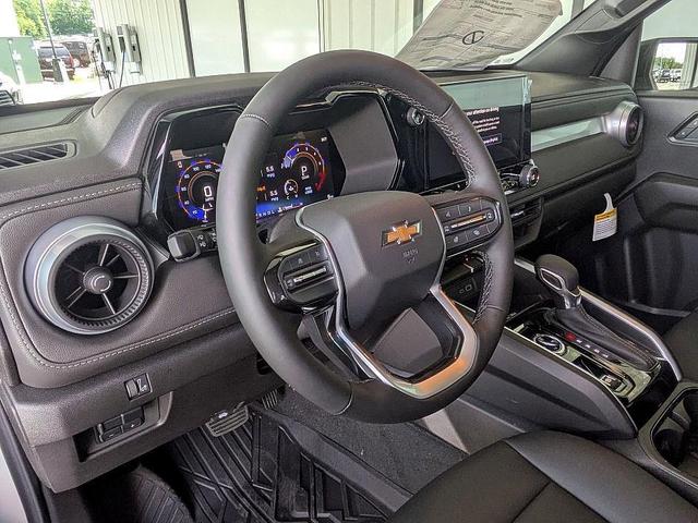 Photo of 2025 White Chevrolet Colorado