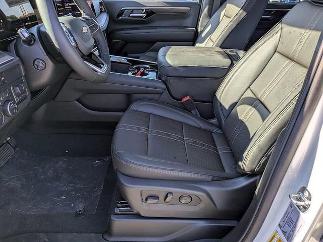 Photo of 2025 White Chevrolet Suburban