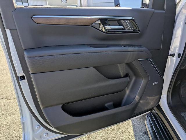Photo of 2025 White Chevrolet Suburban