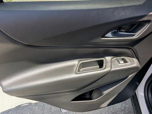 Photo of 2022 White Chevrolet Equinox