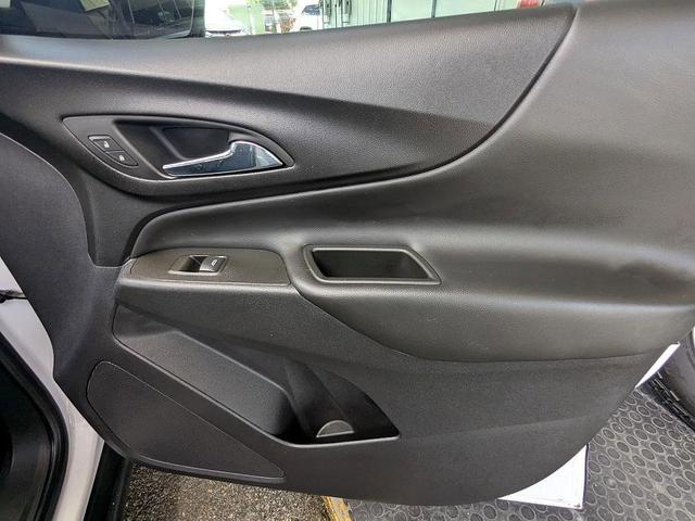 Photo of 2022 White Chevrolet Equinox