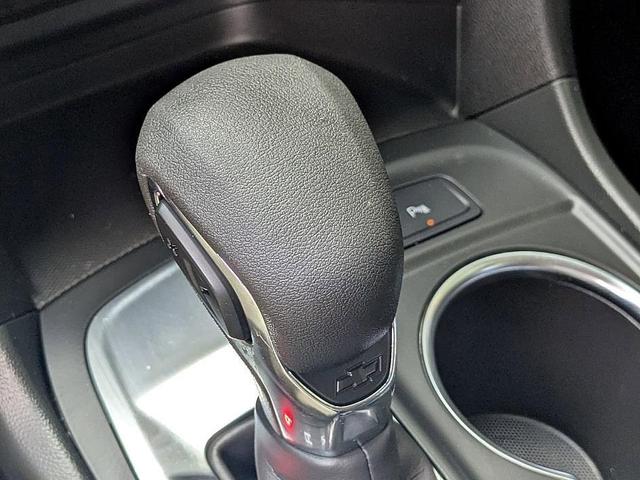 Photo of 2022 White Chevrolet Equinox