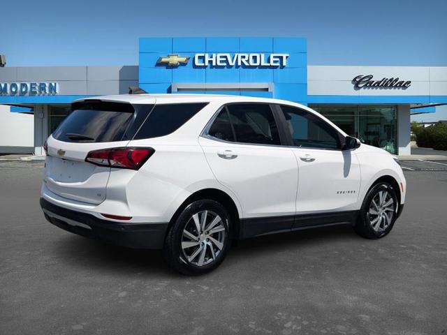 Photo of 2022 White Chevrolet Equinox