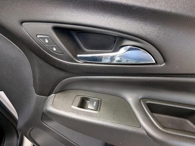 Photo of 2022 White Chevrolet Equinox