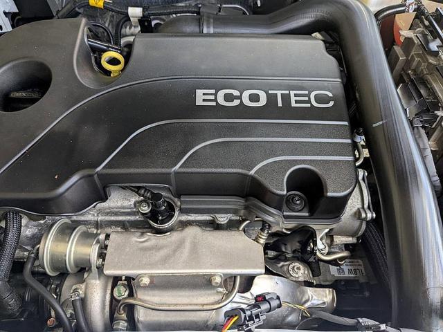 Photo of 2022 White Chevrolet Equinox
