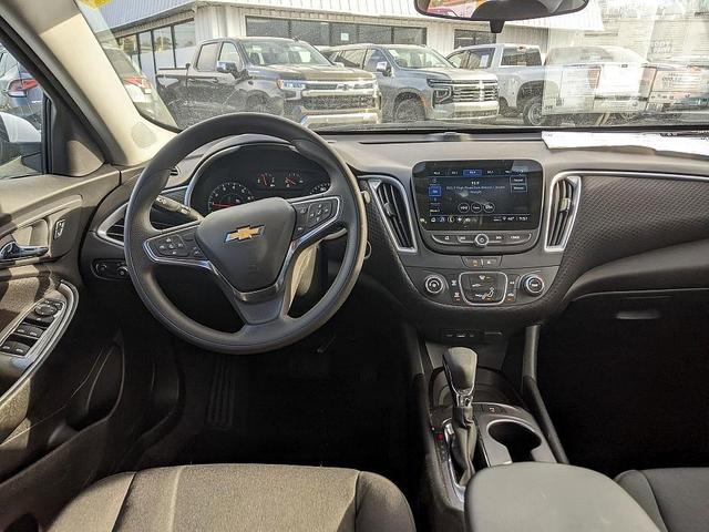 Photo of 2025 White Chevrolet Malibu