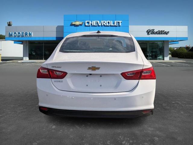 Photo of 2025 White Chevrolet Malibu