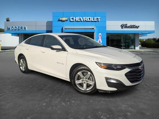 Photo of 2025 White Chevrolet Malibu