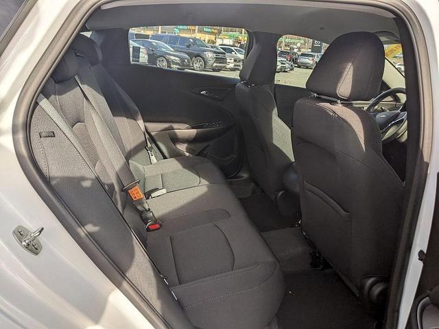 Photo of 2025 White Chevrolet Malibu