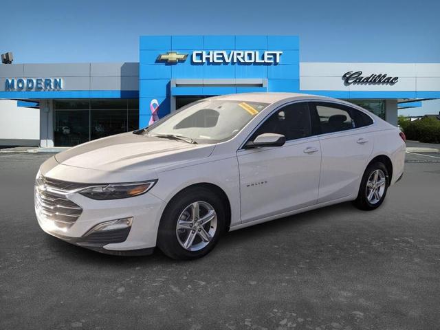 Photo of 2025 White Chevrolet Malibu