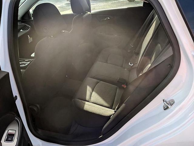 Photo of 2025 White Chevrolet Malibu