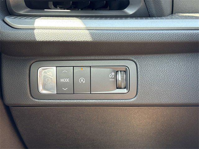 Photo of 2025 Black Chevrolet Traverse