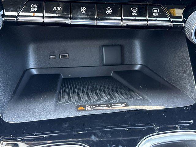 Photo of 2025 Black Chevrolet Traverse