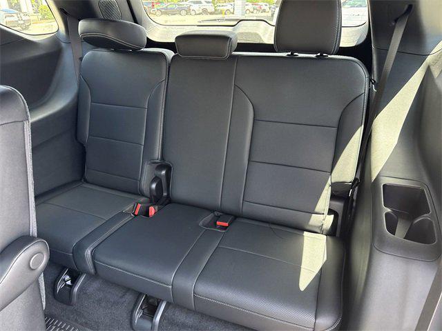 Photo of 2025 Black Chevrolet Traverse