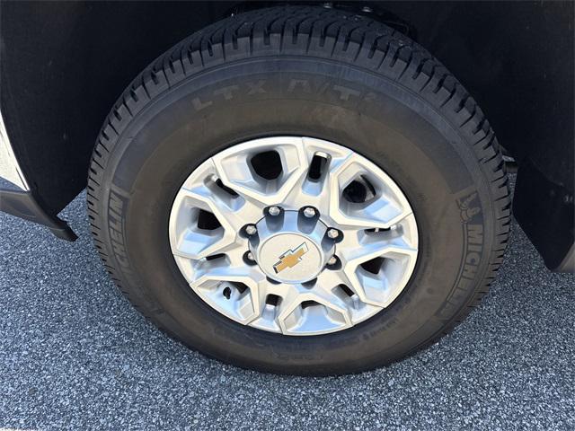 Photo of 2024 Summit White Chevrolet Silverado 2500