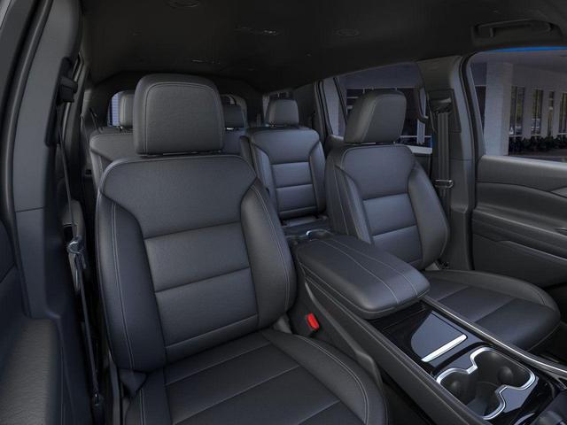 Photo of 2025 Summit White Chevrolet Traverse