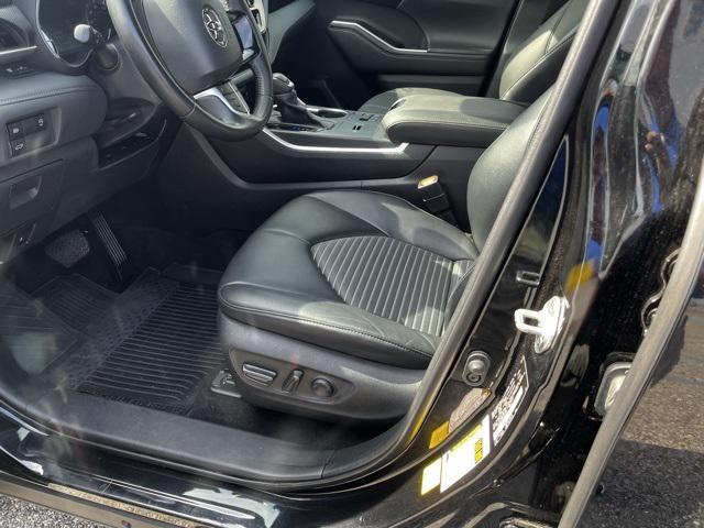 Photo of 2023 Midnight Black Toyota Highlander