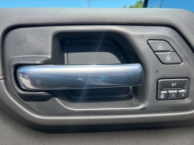 Photo of 2021 Summit White GMC Sierra 1500