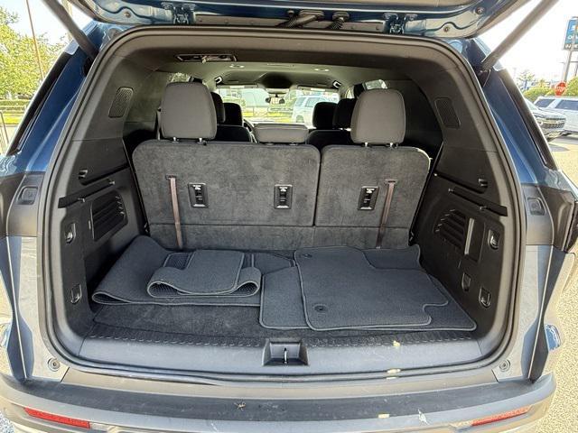 Photo of 2025 Lakeshore Blue Chevrolet Traverse