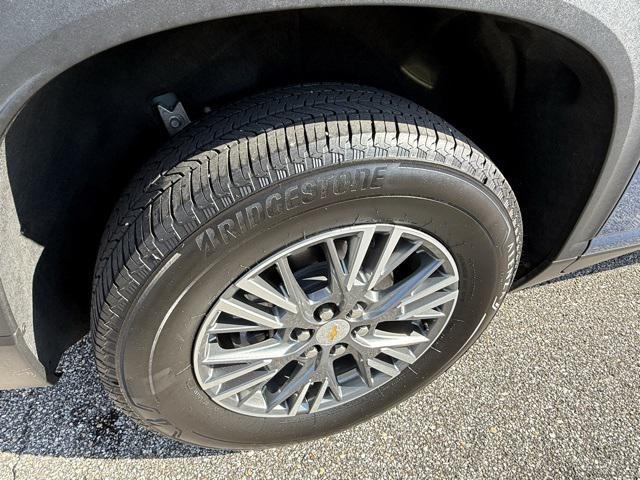 Photo of 2025 Lakeshore Blue Chevrolet Traverse