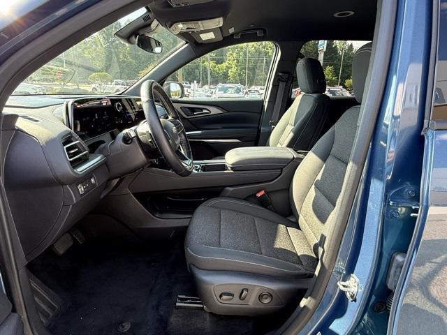 Photo of 2025 Lakeshore Blue Chevrolet Traverse