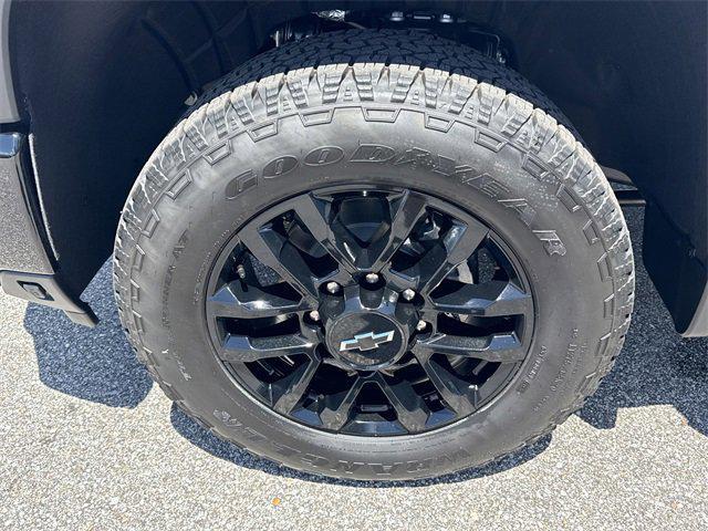 Photo of 2025 Summit White Chevrolet Silverado 2500