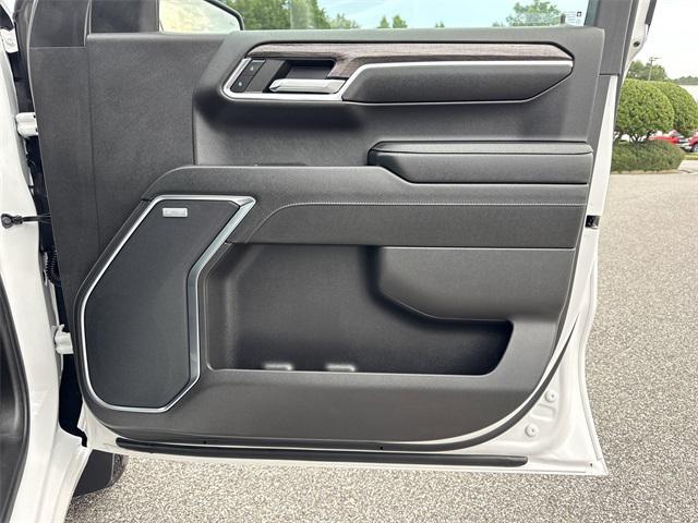 Photo of 2024 Iridescent Pearl Tricoat Chevrolet Silverado 1500