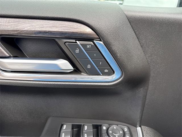 Photo of 2024 Iridescent Pearl Tricoat Chevrolet Silverado 1500