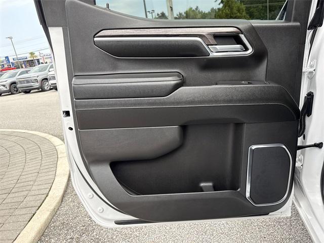 Photo of 2024 Iridescent Pearl Tricoat Chevrolet Silverado 1500