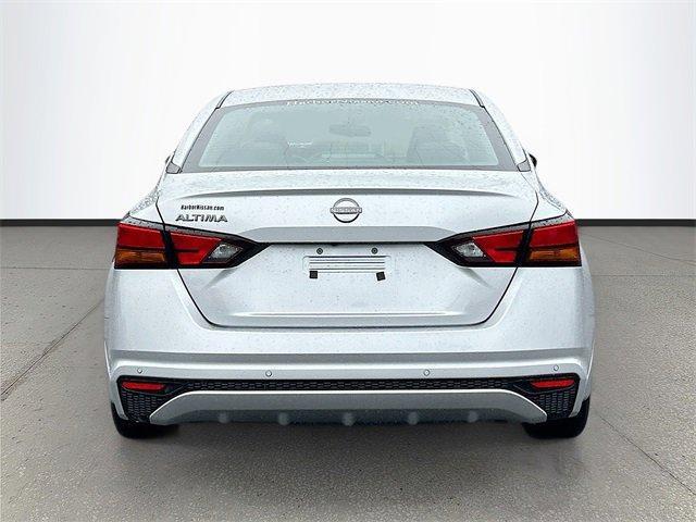 Photo of 2024 Brilliant Silver Metallic Nissan Altima
