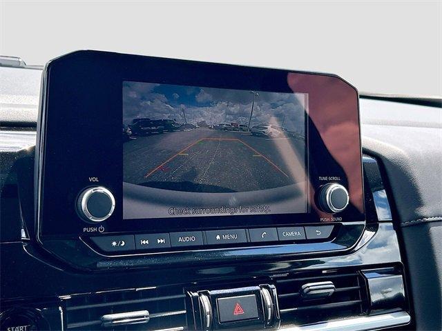 Photo of 2025 Everest White P Nissan Pathfinder