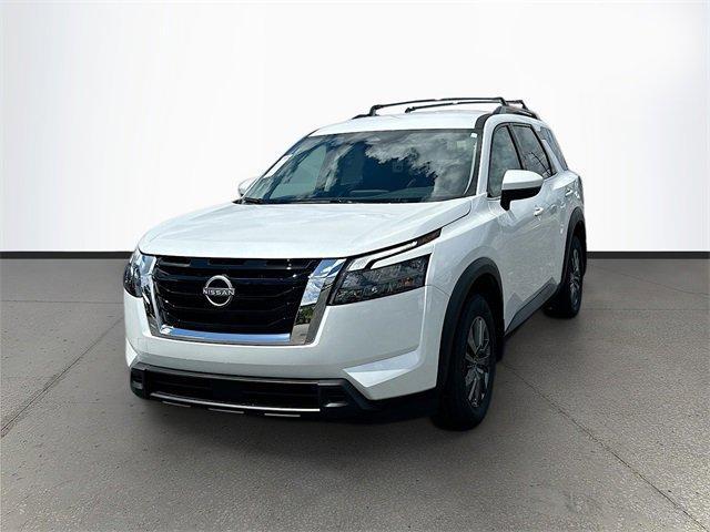 Photo of 2025 Everest White P Nissan Pathfinder