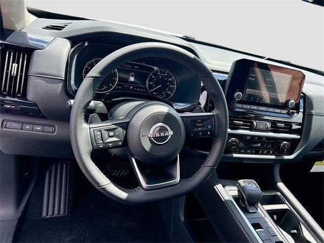 Photo of 2025 Everest White P Nissan Pathfinder