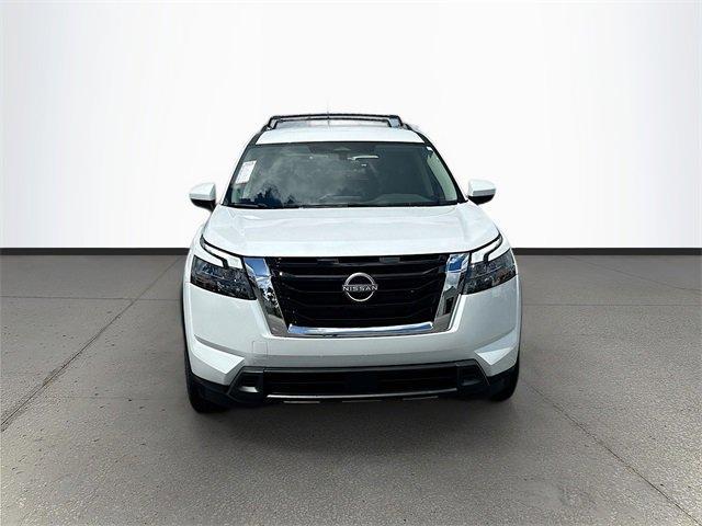 Photo of 2025 Everest White P Nissan Pathfinder