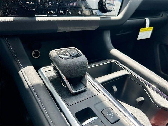 Photo of 2025 Everest White P Nissan Pathfinder