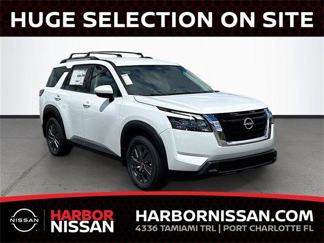 Photo of 2025 Everest White P Nissan Pathfinder