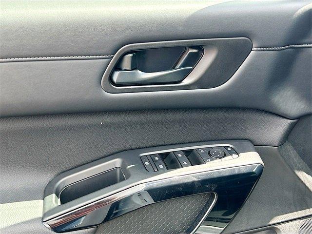 Photo of 2025 Everest White P Nissan Pathfinder