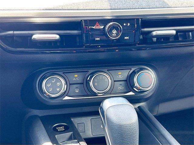 Photo of 2025 Super Black Nissan Kicks